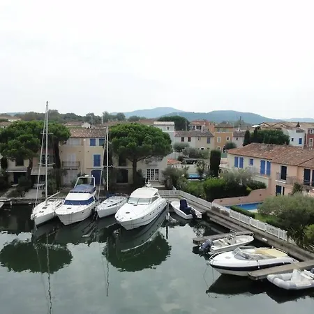 Au Bord De L Eau De Port *